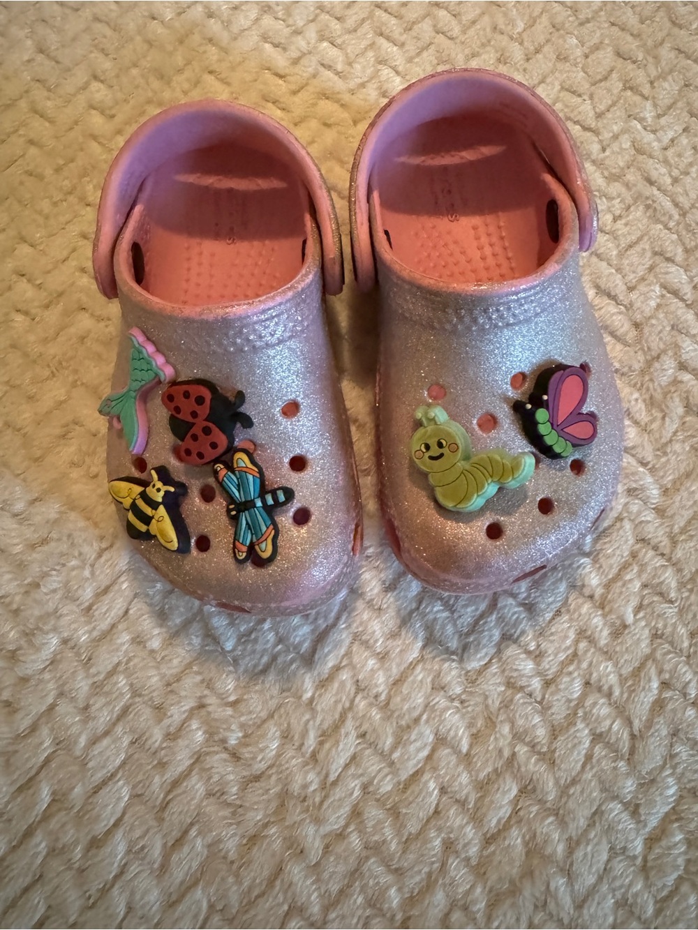 CROCS Kids Sparkle Pink Clog Shoes with Bug Charms Size 7